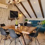 Seafront Stone House Casa vacanze *