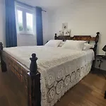 Seafront Stone House Casa vacanze *
