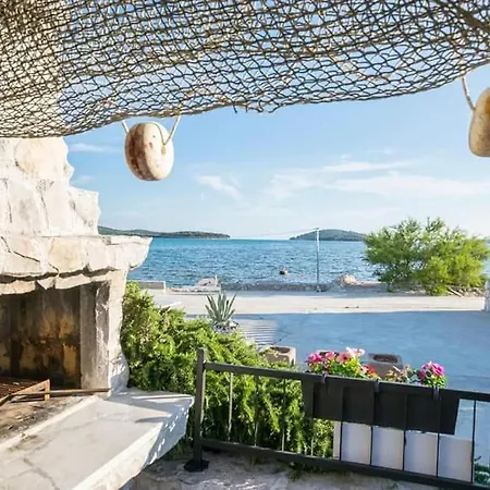 Seafront Stone House Дом отдыха *