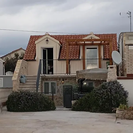 Krapanj Seafront Stone House קראפן