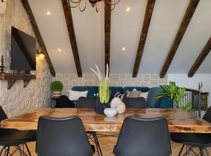 Krapanj Seafront Stone House * קראפן