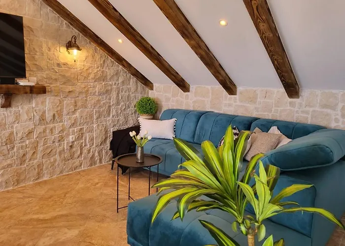 Krapanj Seafront Stone House בית נופש קראפן