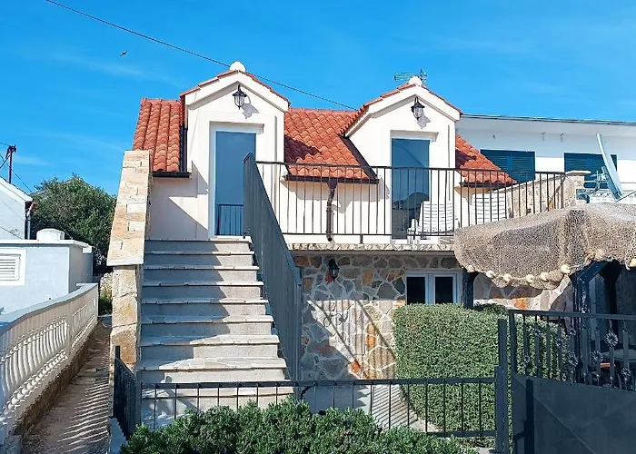 Krapanj Seafront Stone House 克拉帕尼岛