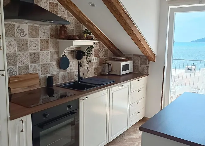 Krapanj Seafront Stone House קראפן